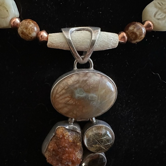 Unique, one of a kind hand crafter choker necklace with gemstones. - Picture 2 of 4